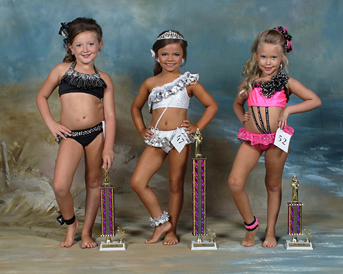 Five to six year old winners are Allison Marie Etheridge, first place, daughter of Michael and Tracy Etheridge; Braxli Patten, second place, daughter of Nicole and Kendall Patten; and Allie Shelton, third place, daughter of Timmy and Daniella Shelton.