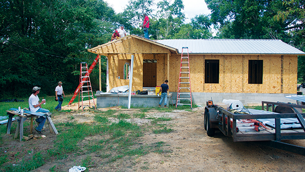 DAILY LEADER / KATIE WILLIAMSON / The habitat for humanity house on the corner of Choctaw and Dr. Martin L. King Jr. gets a roof Thursday.