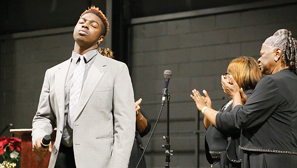 Photo by Kaitlin Mullins/ Monte Washington of musical group The Harmoniques perform at the “O” Foundation’s VIP ceremony Thursday.
