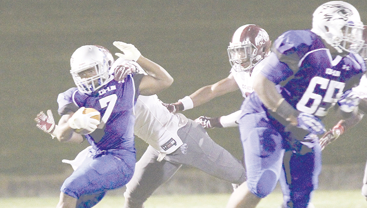 Photo by Amy Rhoads /Co-Lin running back Ladarius Galloway (No. 7) will have to have a big game tonight if his team is to get a victory.
