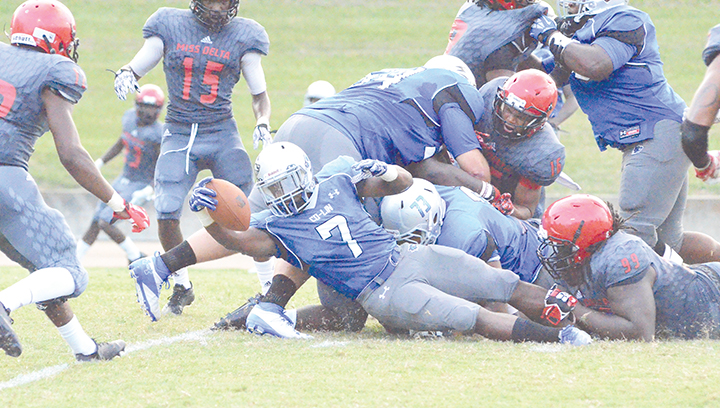 Photo by Anthony McDougle /Copiah-Lincoln starting running back Ladarius Galloway stretches into the endzone for one of his two scores in the Wolves’ 44-0 victory over MS Delta last week to open the season.