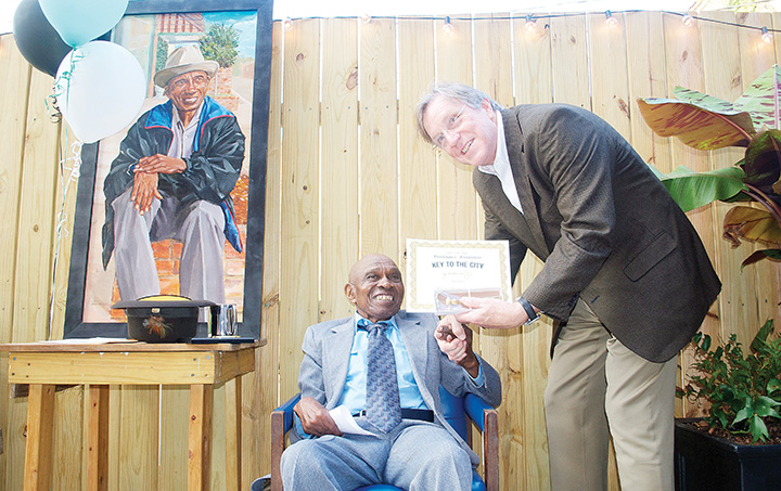 Photo by Aaron Paden/Mayor Joe Cox hands Robert “Mr. Pete” Byrd a key to the city in Thursday’s VIP ceremony organized by the O Foundation and hosted by Betty’s Eat Shop.