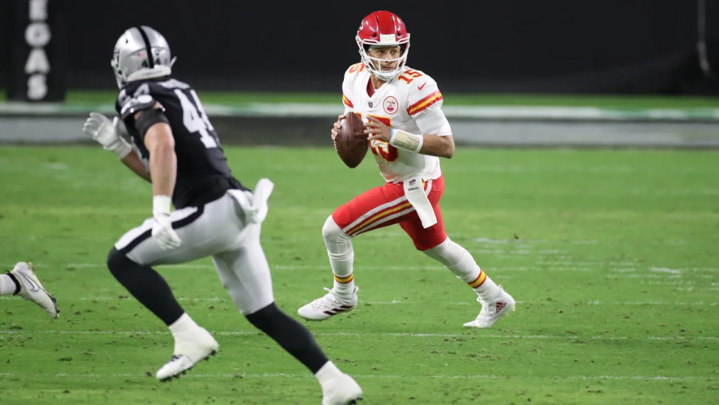Mahomes hits Kelce in last minute, Chiefs edge Raiders 3531 Daily
