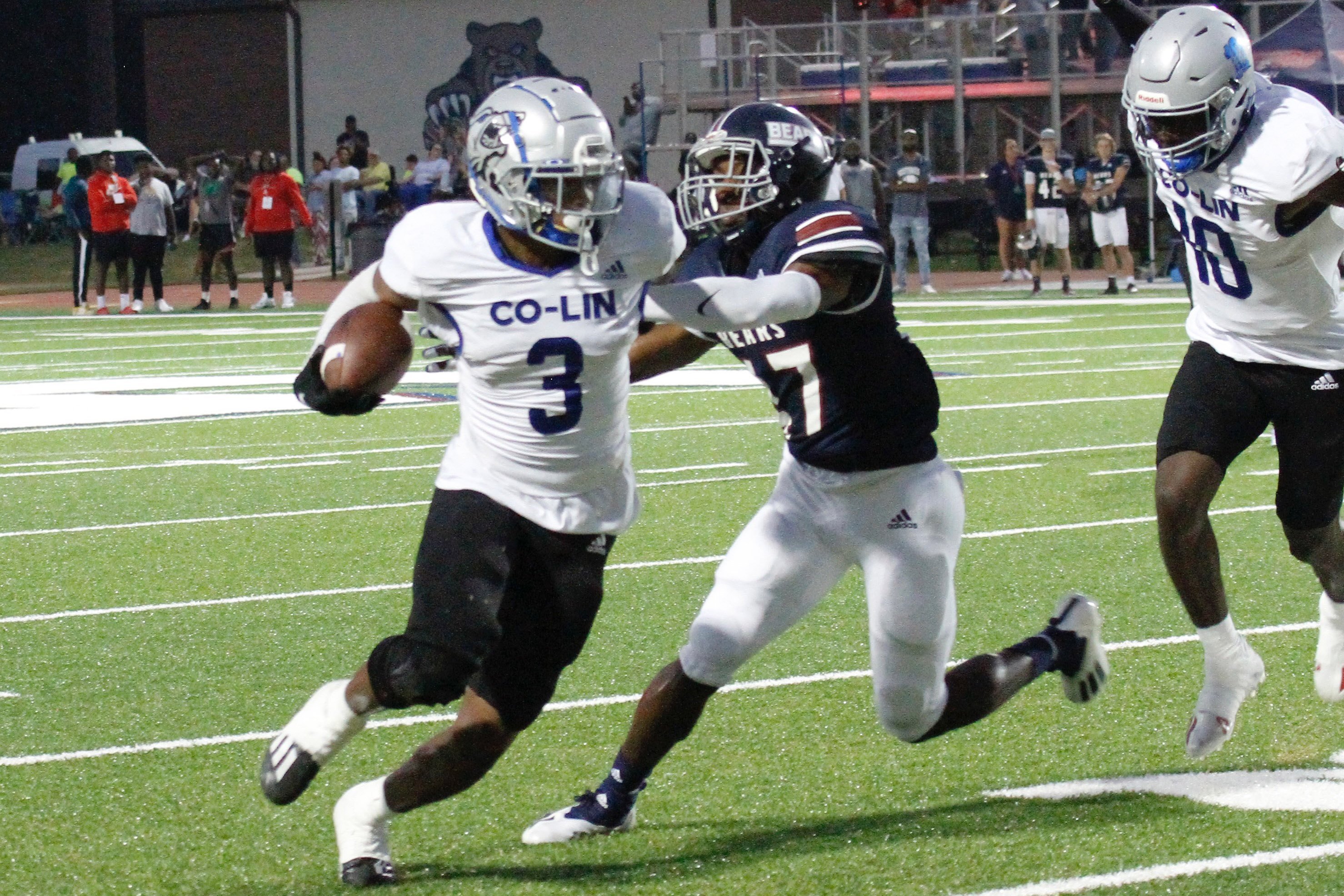 Wolves make it eight in a row over Southwest football Daily Leader