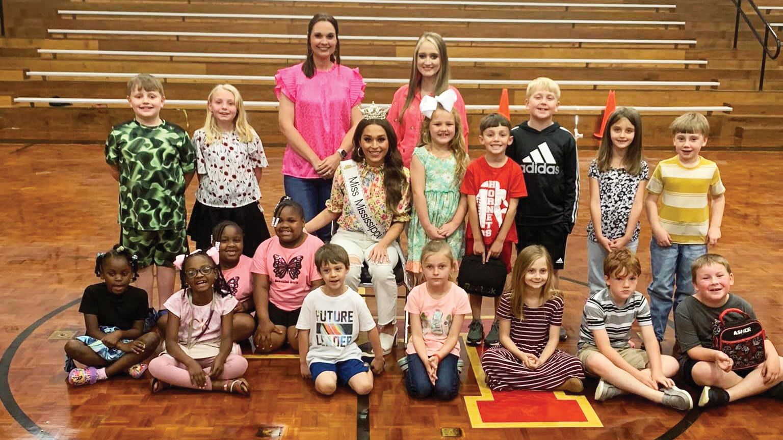 Miss Mississippi visits Loyd Star 1st grade Daily Leader Daily Leader